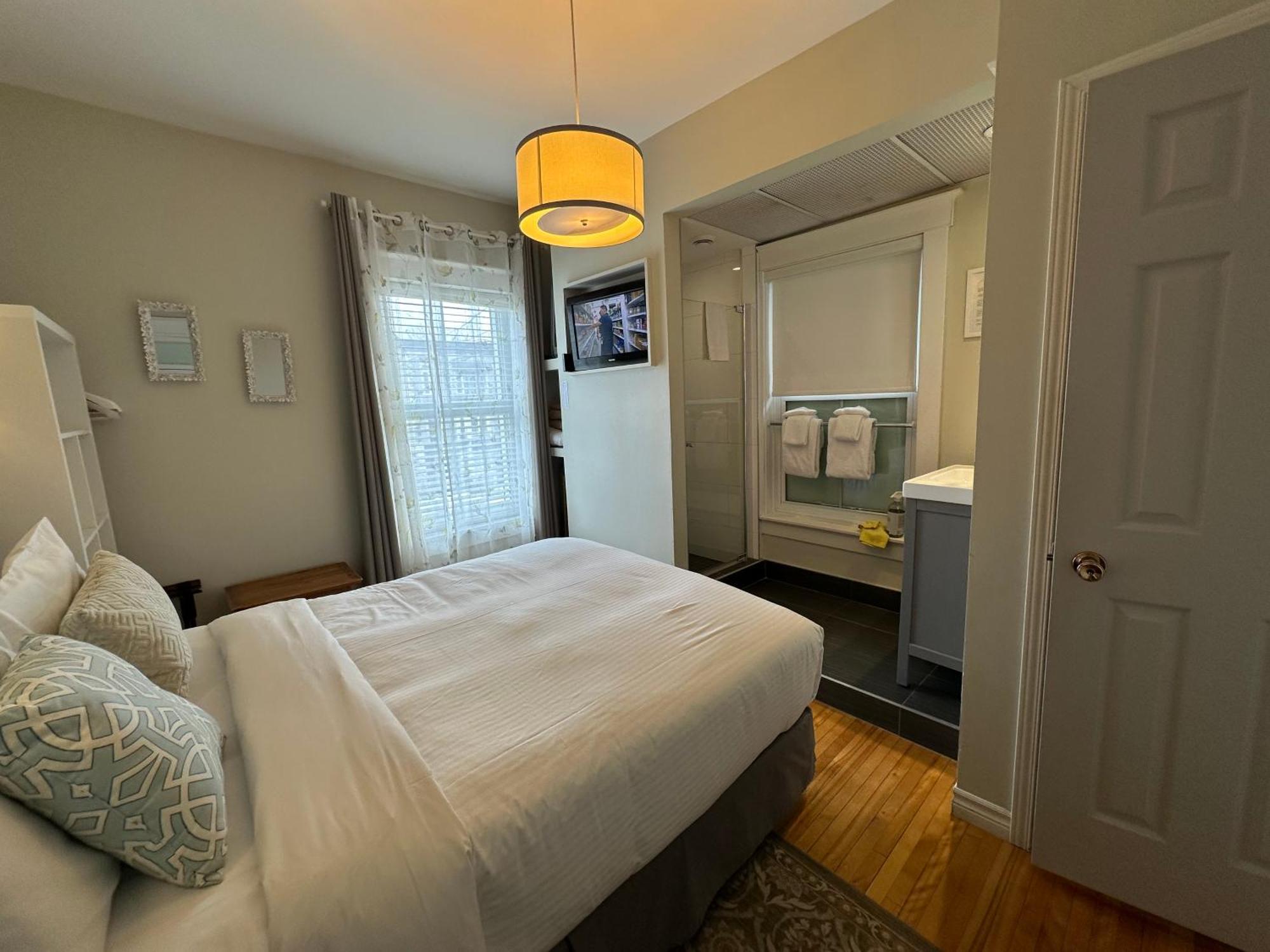 Aux Deux Lions Mini-hôtel 3*