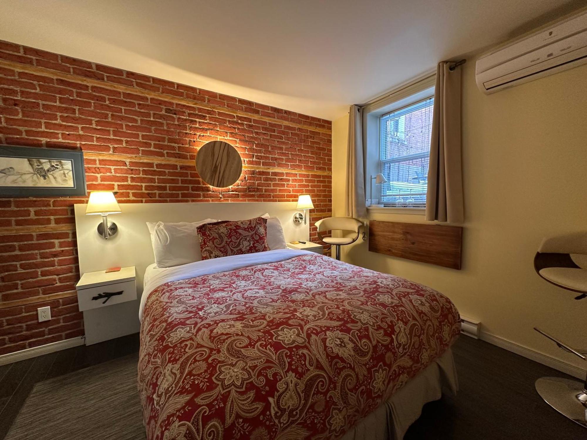 Aux Deux Lions 3* Quebec City